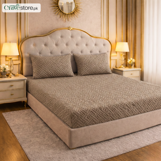 China Mazed mouse skin imported fitted bedsheet set on king size bed